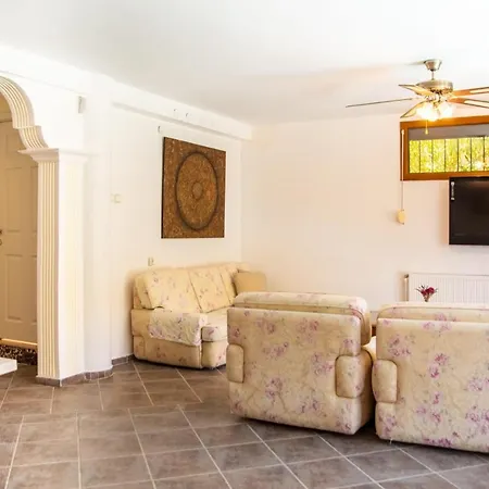 Enchanting With Backyard In Cesme Near Daire