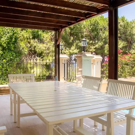 Enchanting With Backyard In Cesme Near Daire