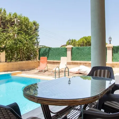 Enchanting With Backyard In Cesme Near شقة